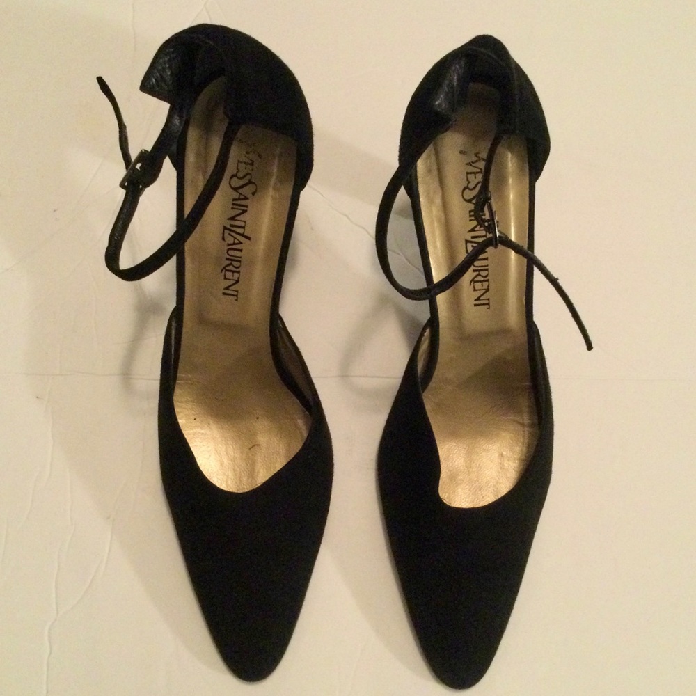 YVES ST LAURENT simple.elegant. Classic. Excellent condition.